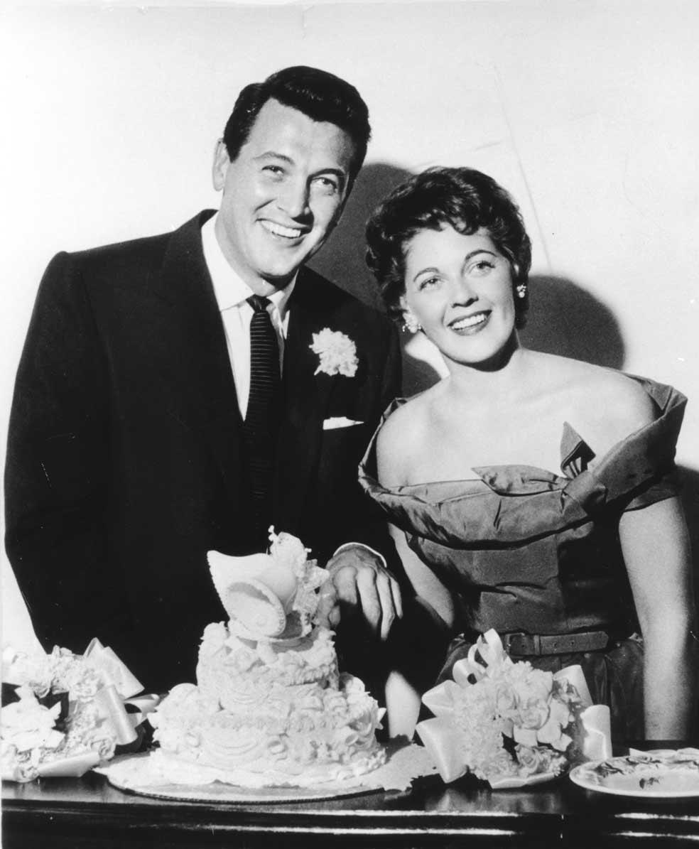 El día de su boda con Phyllis Gates en 1955, la secretaria de su mánager. Tres años después, el matrimonio se disolvió y, aunque para el entorno del actor estaba claro que se trataba de un matrimonio acordado por ambas partes, la agraviada esposa sorprendió en el juicio de divorcio con una dura estrategia de ataques y reproches, incluida la declaración de que él se sentía atraído por los hombres. Gates se despachó aún más a gusto en unas memorias en 1987, tras la muerte del actor, en las que lo acusaba incluso de ser violento.