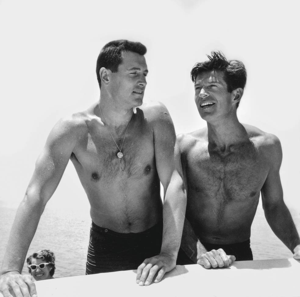 Hudson conoció a George Nader y su pareja, Mark Miller, en 1951. Su amistad duró 34 años. Eran inseparables. «Nos llamaban 'el trío'. Estuvimos juntos desde el principio hasta el final, pero nunca sexualmente», explicaba Miller.