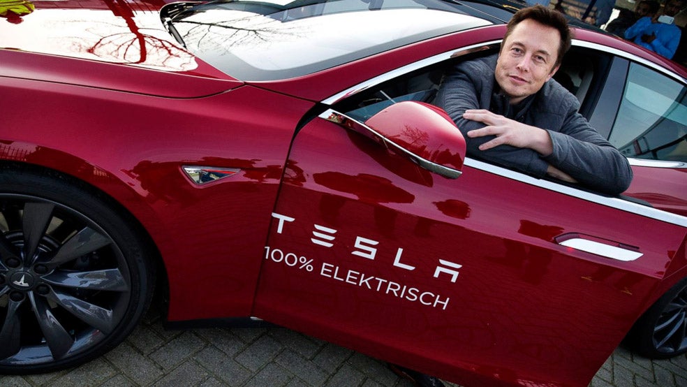 Musk ha expresado en numerosas ocasiones su admiración por la resistencia de Tesla frente a grandes adversidades: «Lo que hace que sus logros sean realmente notables es que superó la oposición de poderosos intereses». Musk se ve a si mismo de similar manera, aunque hay quien señala que lo que les une, más que la genialidad, son las excentricidades de su personalidad.