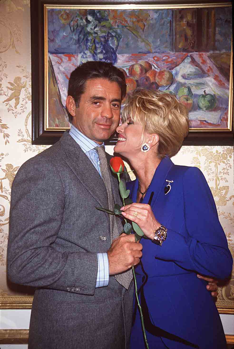 Ivanka se casó cuatro veces. Sus dos últimos maridos eran bastante más jóvenes que ella. En la foto, con uno de sus últimos novios, Roffredo Gaetani. Estuvo a punto de casarse con él.