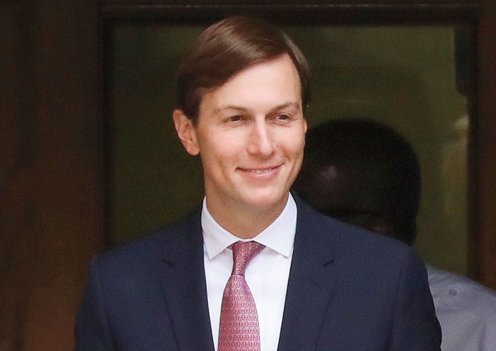 Jared Kushner –que es judío– ha participado en el Acuerdo Abraham, que ha normalizado relaciones entre Israel y varios países árabes. Ahora los saudíes aportan millones a su fondo de inversión. |