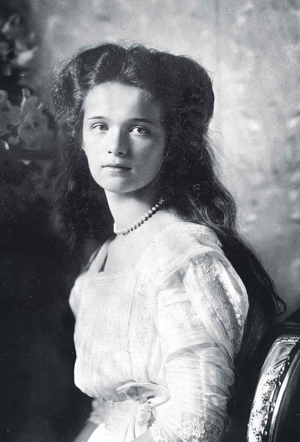 La Gran Duquesa Olga Nikolaevna Romanova, hija mayor del zar Nicolás II de Rusia y su esposa Alexandra, en la década de 1910.
