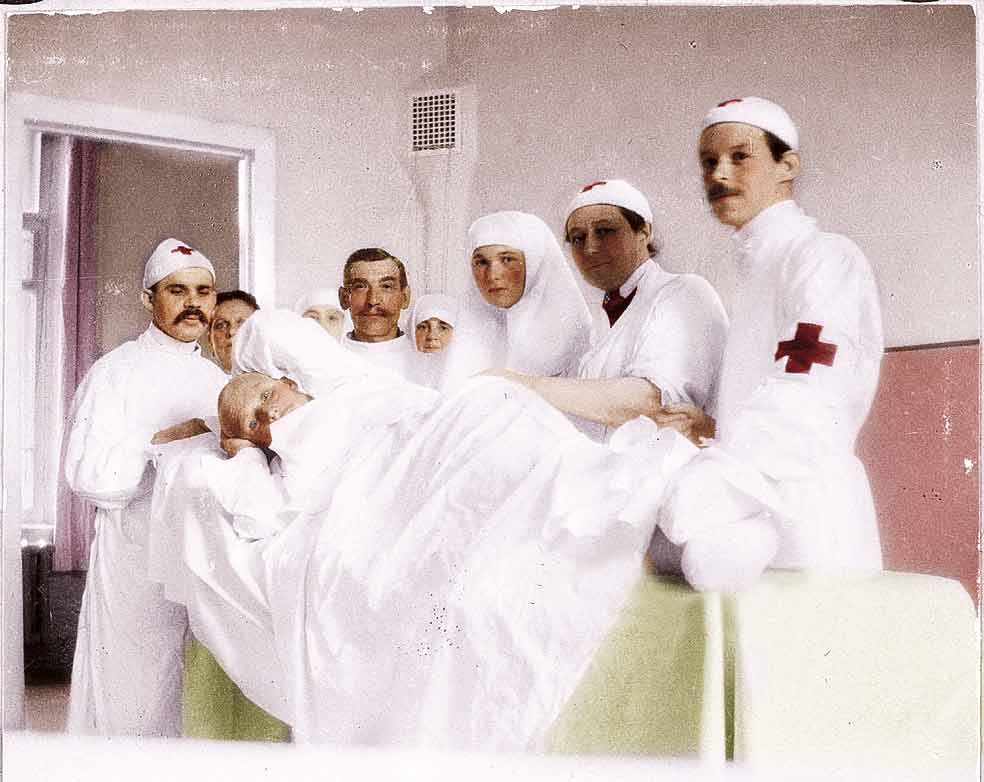La gran duquesa Olga, en el centro, fue enfermera durante la Primera Guerra Mundial.