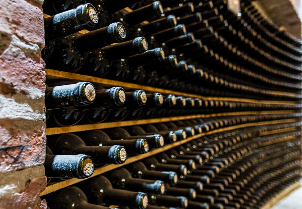 «El mercado de compraventa de vino es muy oscuro. Y en las propias casas de subastas hay poco control sobre el origen de las botellas», explica el Master of Wine español Pedro Ballesteros.