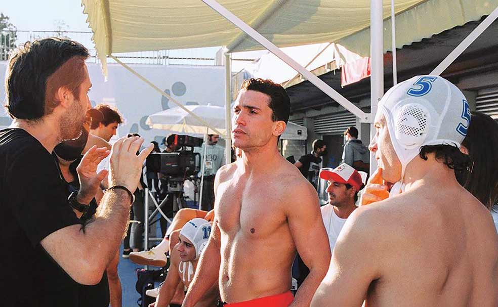 Lorente y Cevantes (con gorro) escuchan indicaciones durante el rodaje de 42 segundos.