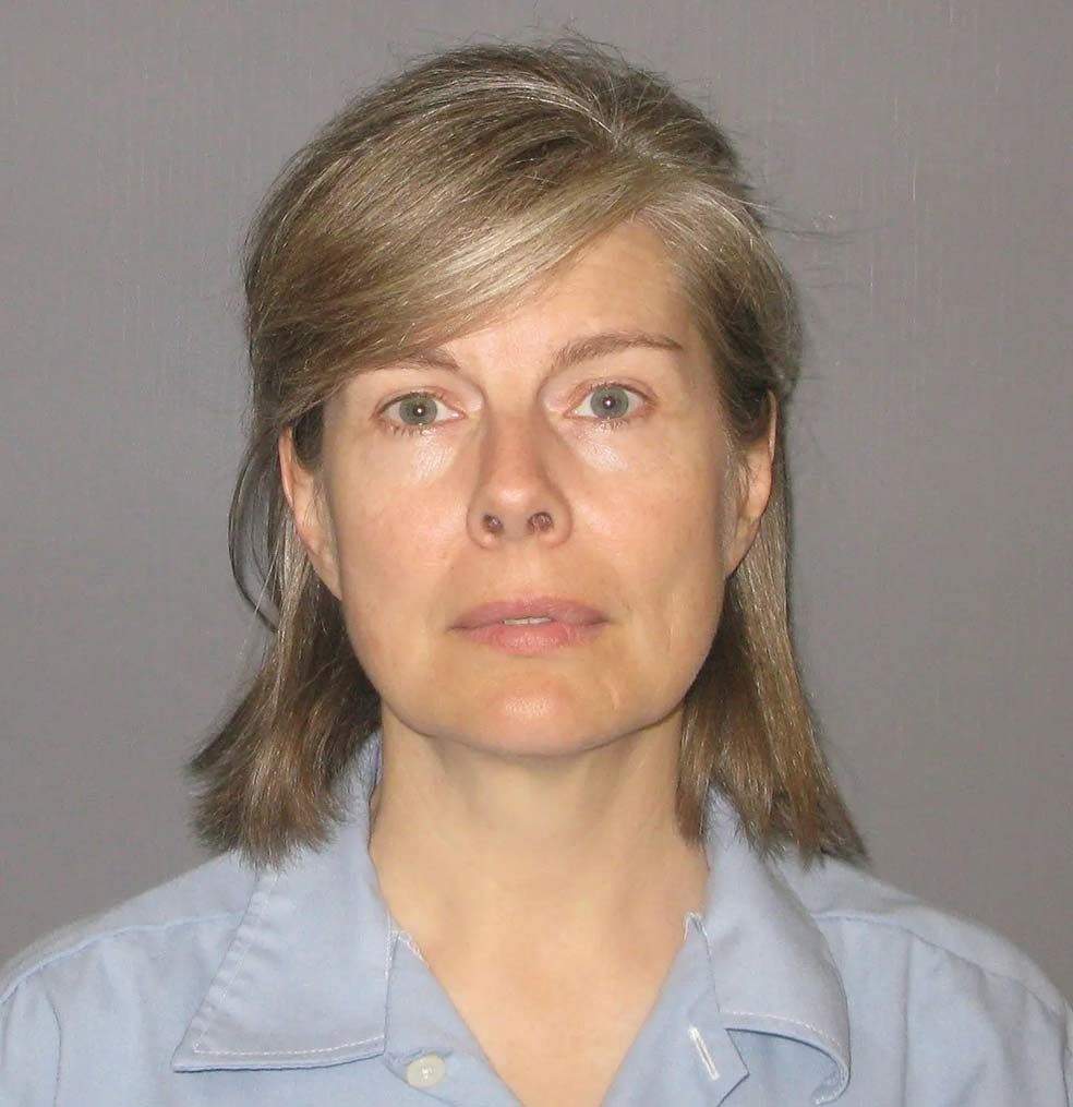 A Elizabeth, ahora de 55 años, le concedieron la libertad condicional, tras dársela a Jens. Ella no estaba condenada a cadena perpetua sino a 90 años, como cómplice de asesinato. Ahora vive en Canadá.