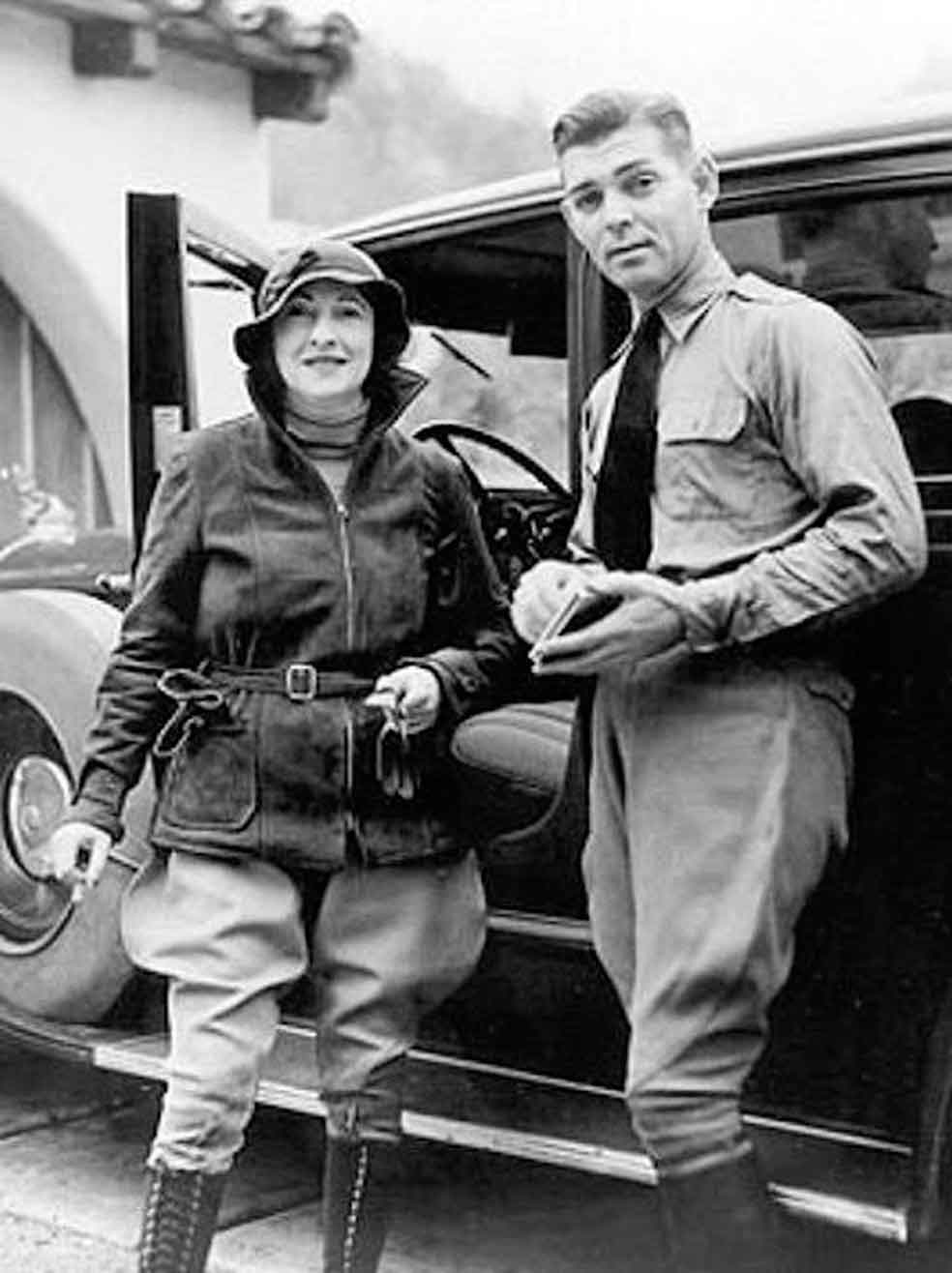 Josephine Dillon, su primera mujer, era su profesora de teatro y tenía 15 años más que él. Ella le enseñó a actuar. Lo llevó a Hollywood. Le cambió la sonrisa y el nombre. Inventó a Clark Gable.