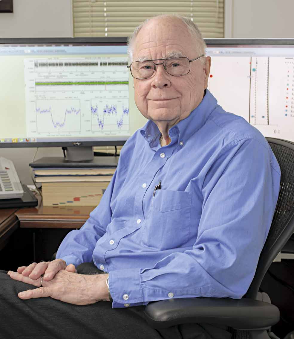 Sus jefes de la NASA tiraron a la papelera cuatro veces su gran proyecto: lanzarse a buscar exoplanetas, es decir, planetas fuera de nuestro sistema solar. La misión Kepler, ideada por el físico Bill Borucki, ya ha encontrado 19 planetas parecidos a la Tierra.