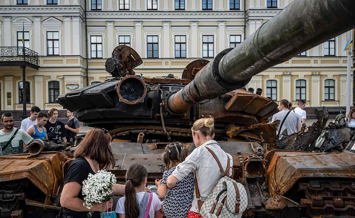 Tanques rusos como trofeos de guerra para levantar la moral