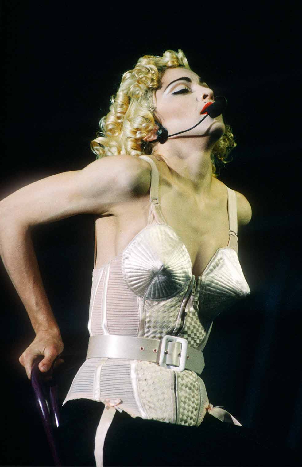 Según varios investigadores, Madonna es la primera mujer en la historia en tener control completo de su imagen y música.