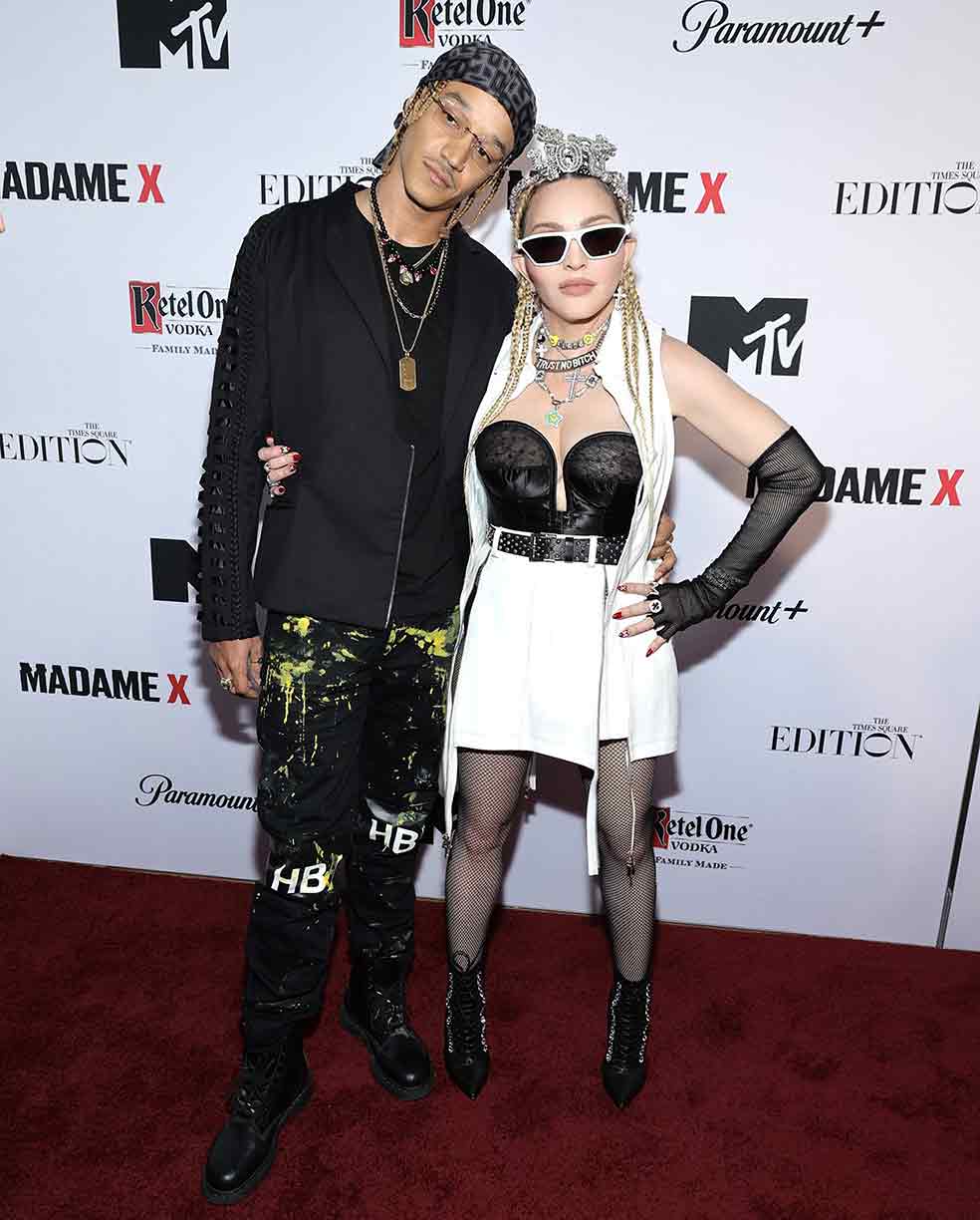 Madonna rompió el año pasado con Ahlamalik Williams, el bailarín de 28 años con el que salía desde hace tres. A principios de este año, la cantante se dejó ver con el entrenador de boxeo Josh Popper ,de 29 años.