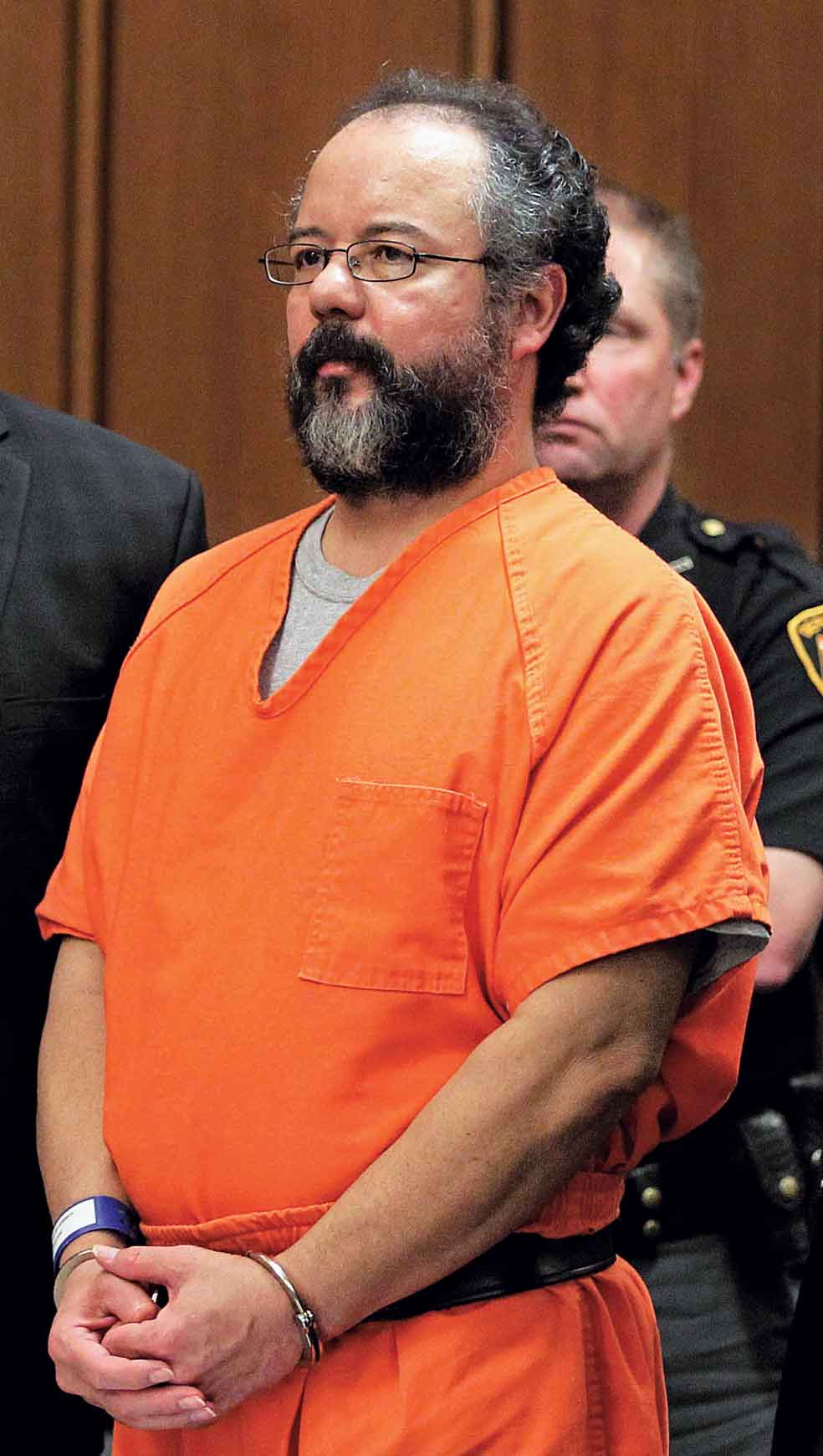 Ariel Castro, conductor de un autobús escolar, se declaró culpable en julio de 2013 para evitar la pena de muerte, a cambio de cadena perpetua. Murió un mes después en la cárcel, ahorcado con una sábana. |