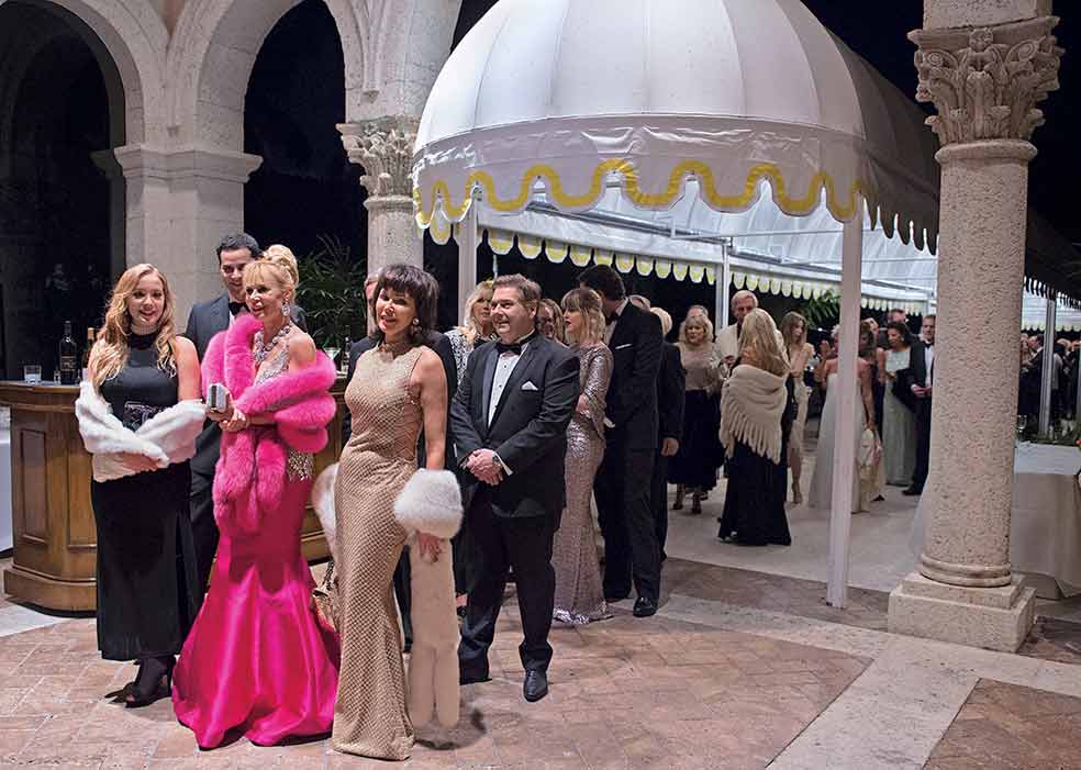 Trump y su familia despidieron el año 2016 con una fiesta de 800 invitados a la que asistió Sylvester Stallone y en la que había helicópteros a disposición de los invitados.