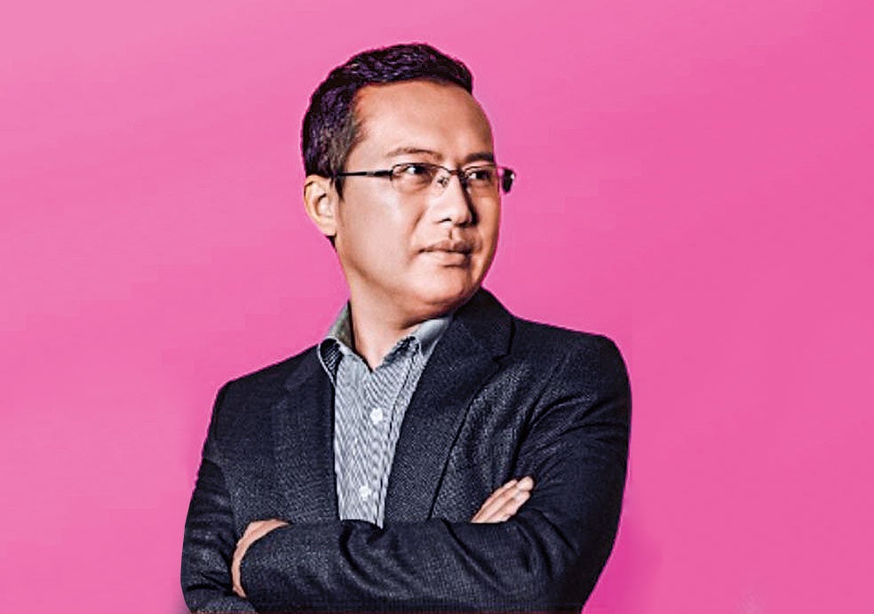 El nombre de su fundador es Xu Yangtian, pero se hace llamar Chris. Algunos medios chinos afirman que nació en Shandong; otros, que en Washington. No da entrevistas. Montó Shein para jóvenes occidentales con poco dinero.