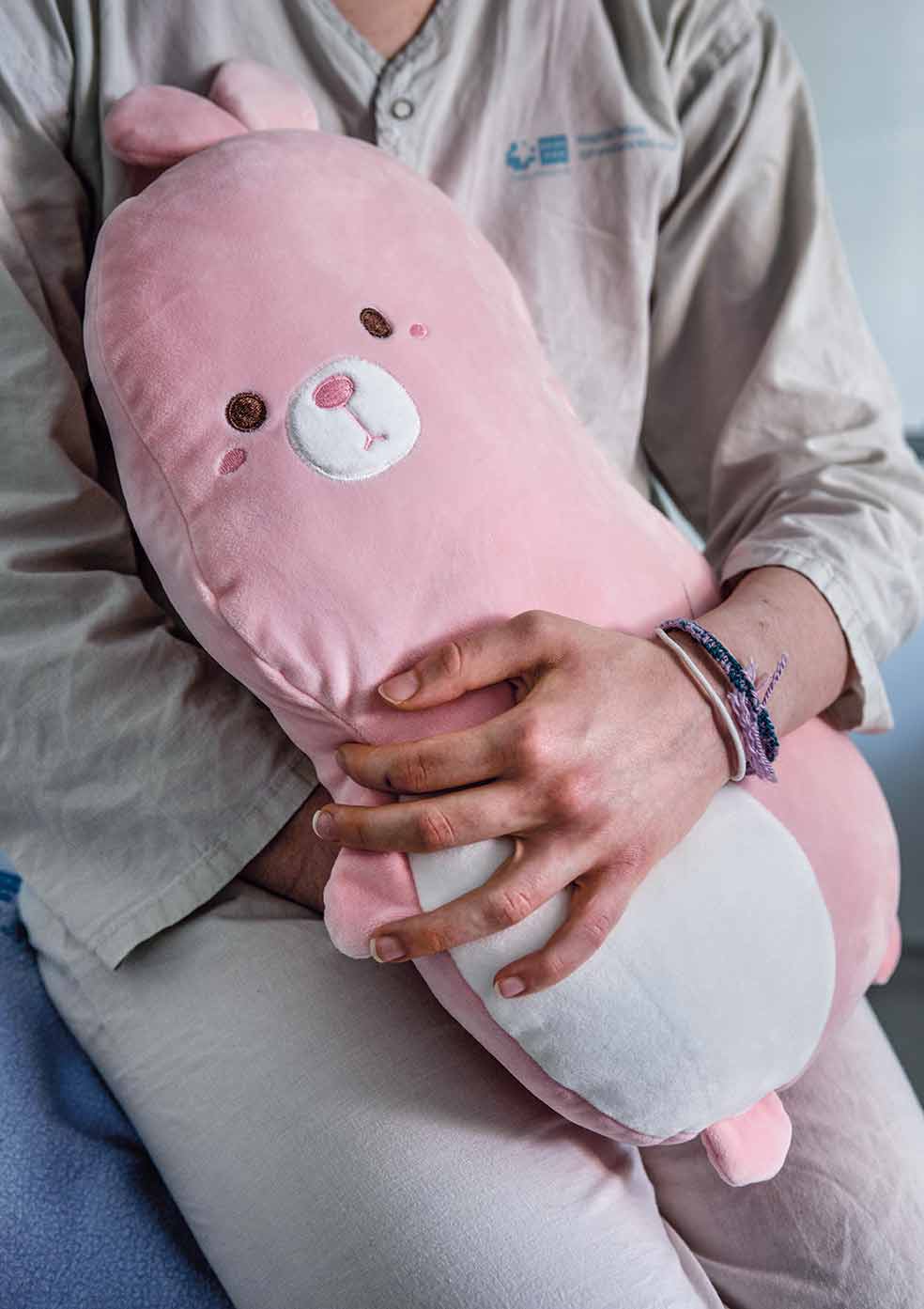 Desde la pandemia, las hospitalizaciones de menores por problemas de salud mental han crecido casi un 50 por ciento. En estos dos últimos años, una enfermedad nueva ha añadido estrés a sus mundos, les ha arrebatado a familiares, el trabajo de sus padres, la vida como ellos la conocían...