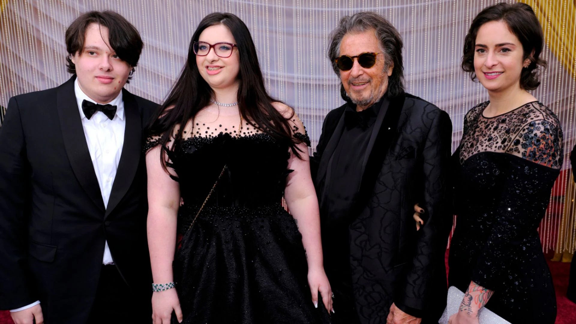 Pacino con tres de sus cuatro hijos en un evento del año pasado. El actor asegura que siempre ha estado ahí para ellos. «No quiero ser como mi padre. Soy responsable de ellos», dice.