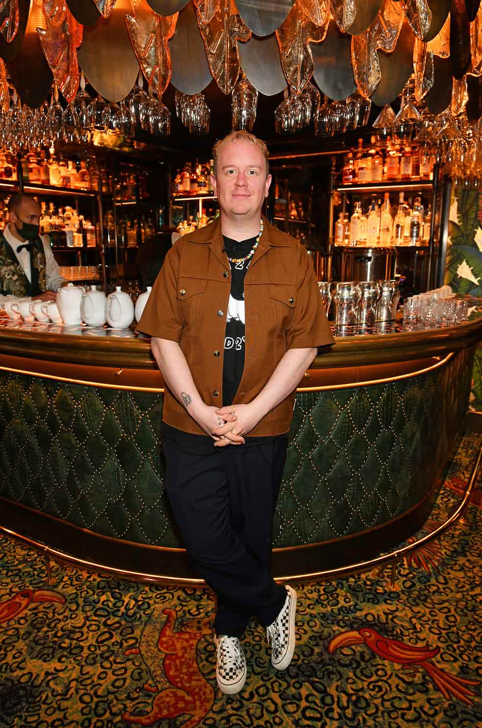 El estilista Harry Lambert, que nació en Norwich (Inglaterra) en 1987, conoció a Harry Styles en 2014 y desde entonces han sido inseparables.