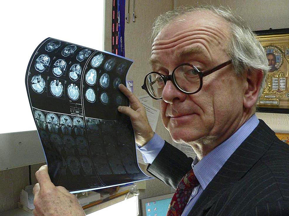 Marsh comenzó a escribir libros sobre su experiencia médica en 2014. Del primero, Ante todo no hagas daño, ha vendido un millón de ejemplares. Ahora acaba de publicar en inglés And Finally: Matters of Life and Death.