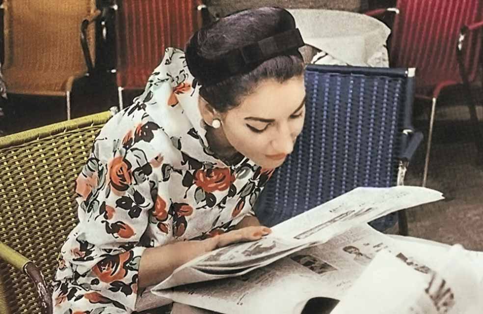 La prensa la linchó en 1958 tras suspender, por una bronquitis, una representación de Norma en Roma con el presidente italiano en el teatro. A partir de ahí fue etiquetada de 'diva'.