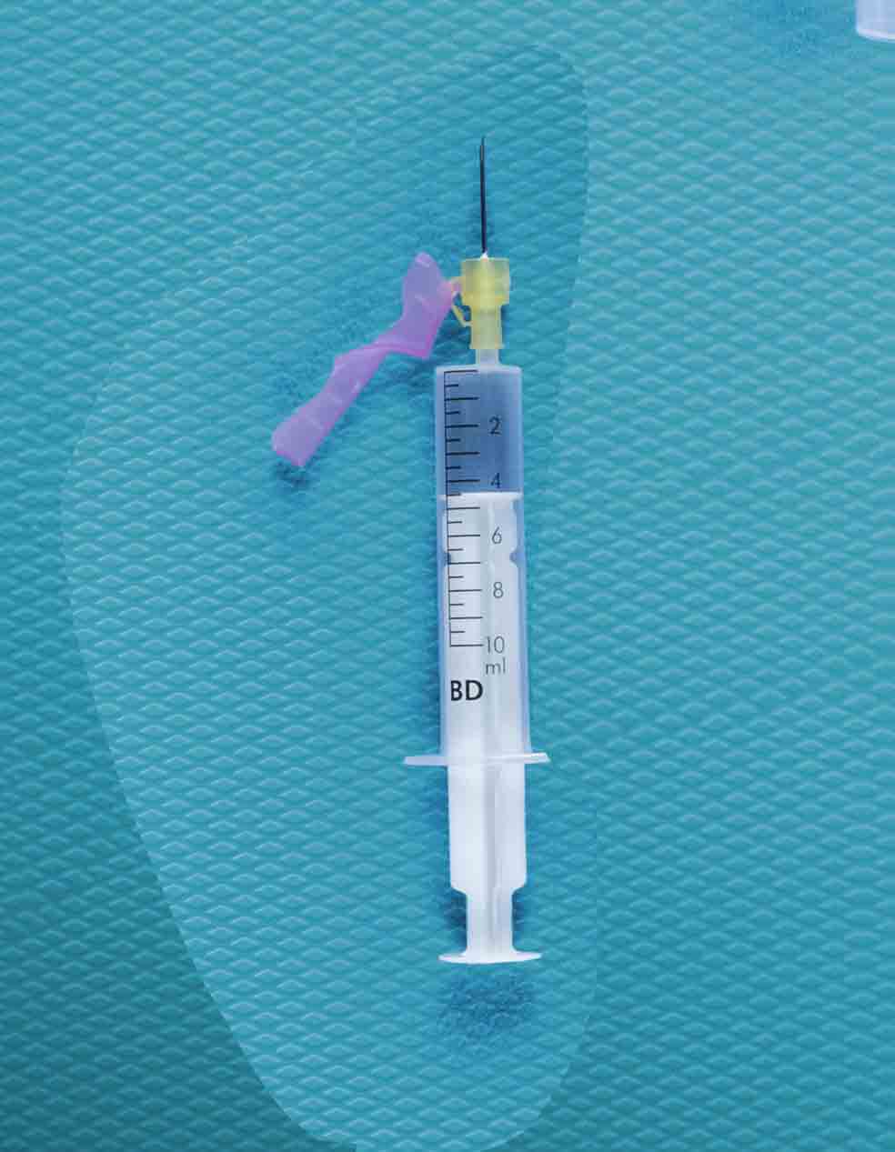 Imagen - ¿LE HAN PEGADO LA HEPATITIS B, LA GONORREA O LA SÍFILIS?Jeringuilla con fármacos contra infecciones en el aparato reproductor y el sistema urinario.