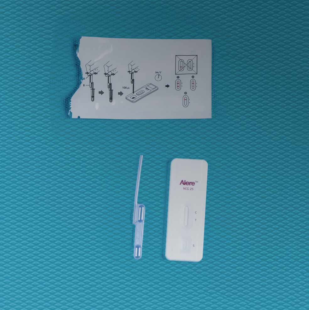 Imagen - ¿IBA A TENER UN BEBÉ?Si estaba embarazada antes de la violación, es importante saberlo. Para ello se le practica un test rápido.