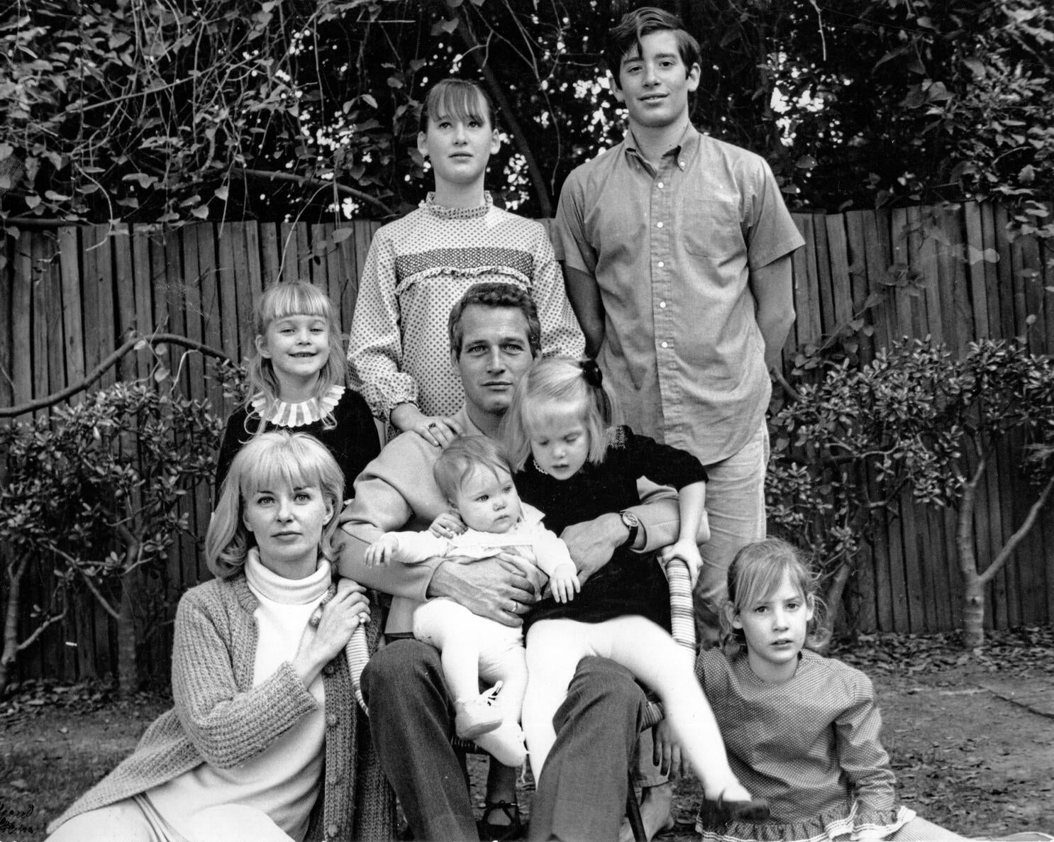 Woodward y Newman tuvieron tres hijas: Nell, Clea and Melissa. Él llegó al matrimonio con otros tres hijos de su primera esposa, Jackie Witte: Scott, Stephanie y Susan.