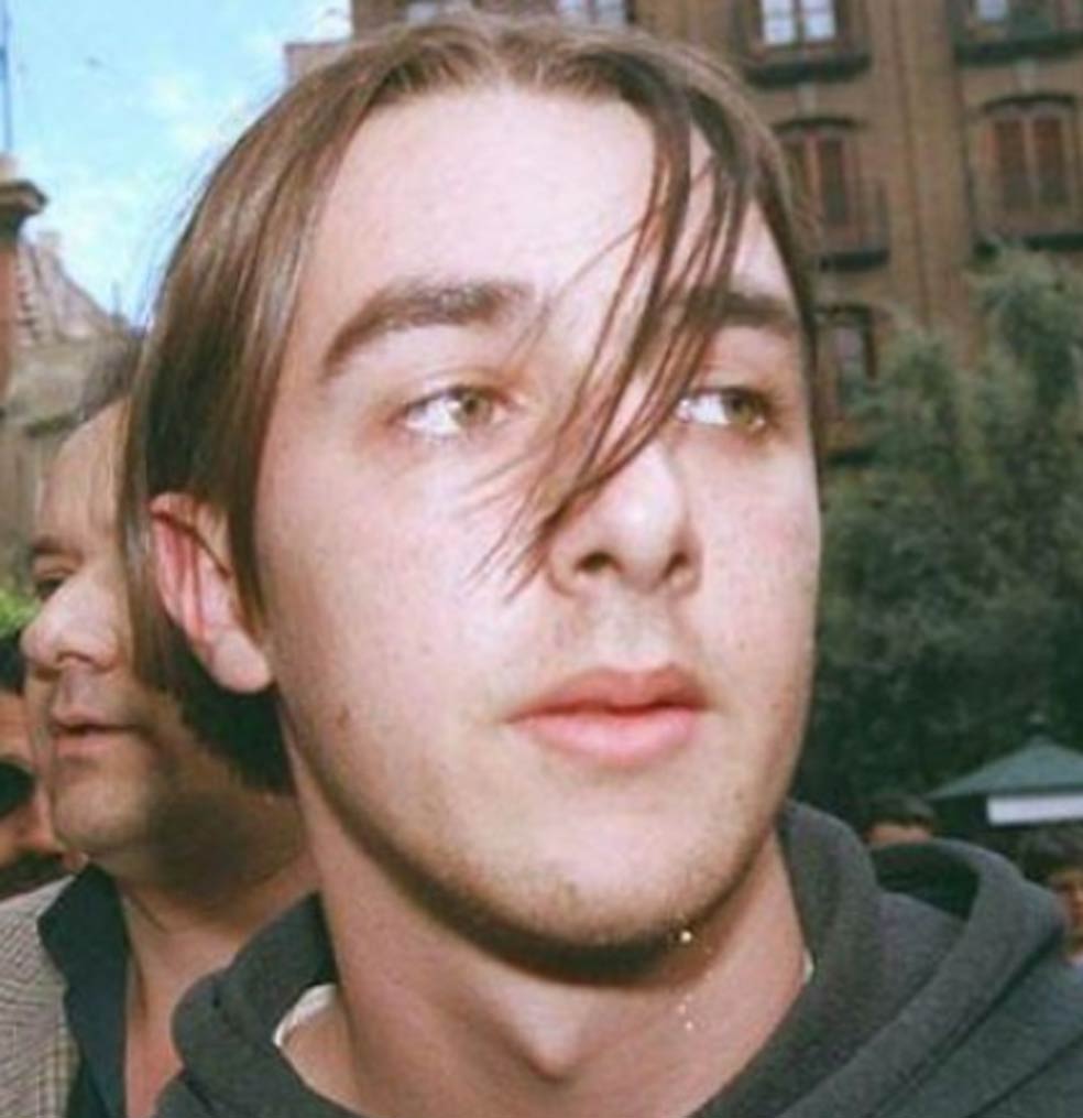 Imagen - Los menores de edad tienen problemas para controlar sus impulsos incluso estando sobrios, ya que sus cerebros aún están en desarrollo. Lo que se acrecienta en caso de poseer un historial de abusos, una lesión cerebral o una enfermedad mental.Rabadán mató a su familia —sus padres y su hermana con síndrome de down— en el 2000. Los exámenes realizados revelaron un carácter psicótico, es decir, alguien que sufriría una enajenación mental.