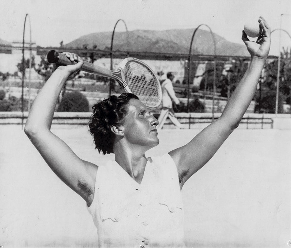 Fue deportista destacada, miliciana, anarquista, cultivadora de flores, reportera de guerra...