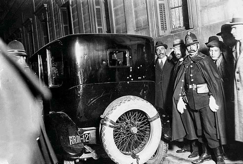 El Marmon modelo 34, con matrícula ARM-121, en el cual Eduardo Dato, presidente del Consejo de Ministros y jefe del gobierno, se dirigía aquel día a su domicilio.