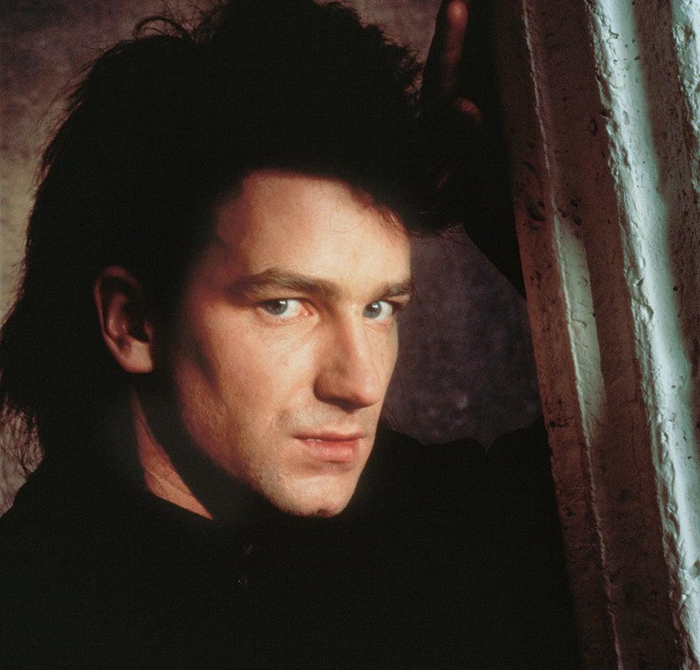 El primer nombre de la banda fue Feedback, antes de sustituirlo por The Hype y, finalmente, adoptar el de U2, como el avión espía norteamericano. Tocaban primero versiones de los Beatles, Stones y demás clásicos roqueros. Paul Hewson, el cantante, tomó el nombre a Bono Vox, (Buena voz en latín) de una tienda de aparatos para sordos de Dublín, antes de dejarlo en, simplemente, Bono.