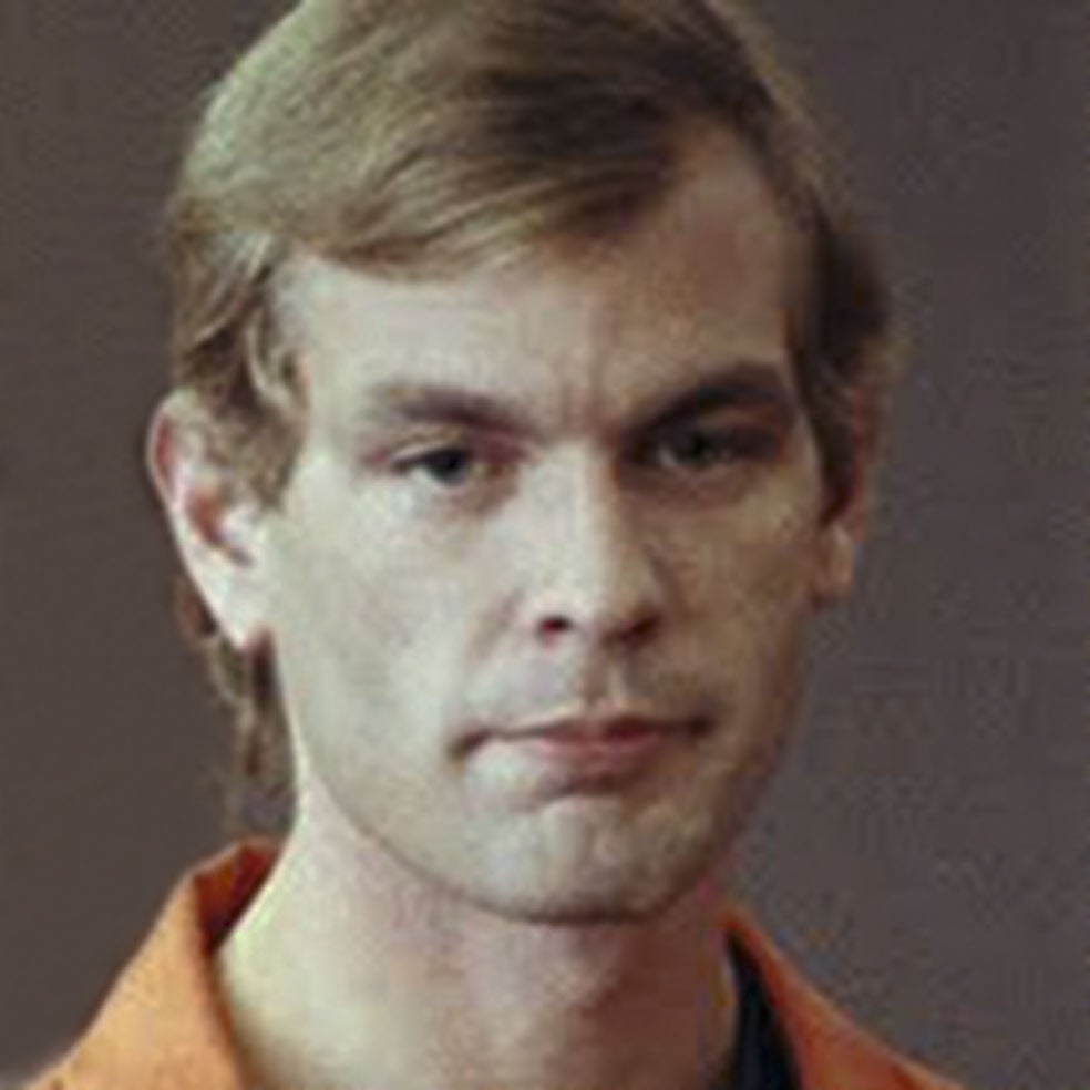 Imagen - ASESINO ASESINADO: Jeffrey DahmerEntre 1987 y 1991, el Carnicero de Milwaukee, devoró a 15 hombres que había conocido en locales gais. Practicaba la necrofilia con los cadáveres y guardaba las cabezas en la nevera. Lo condenaron a 900 años de cárcel, donde lo mató otro recluso