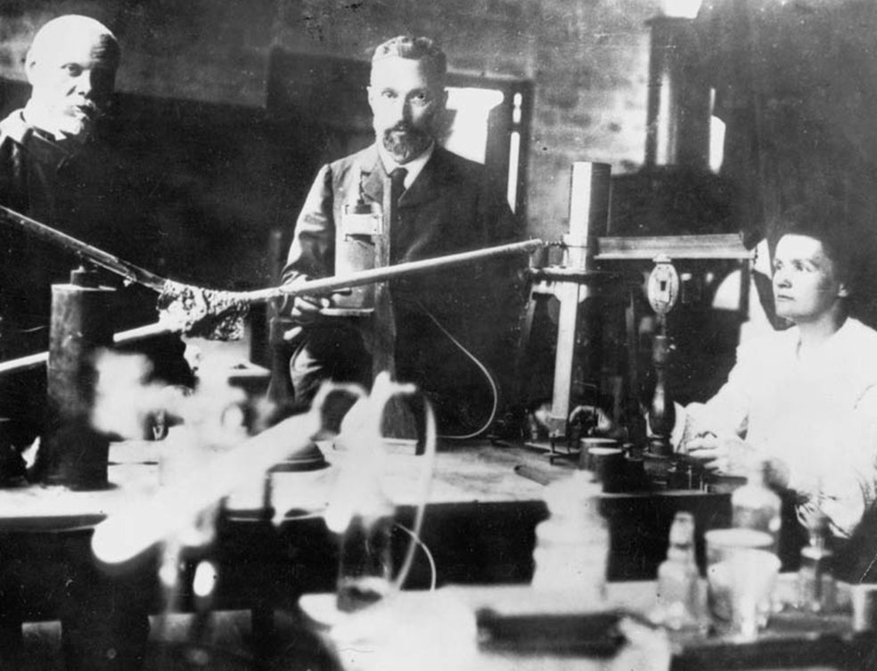 Su trabajo sobre la radioactividad le hizo ganar el Nobel de Física en 1903. Lo compartió con Pierre y Marie Curie.