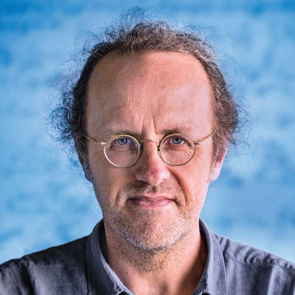 Imagen - Por ser uno de los padres del aprendizaje automático. La inteligencia artificial ya era muy buena resolviendo problemas en ámbitos restringidos, pero no tanto en el caos del mundo real. Schölkopf ha desarrollado métodos para que los ordenadores aprendan por sí mismos a partir de la observación de muchos ejemplos.