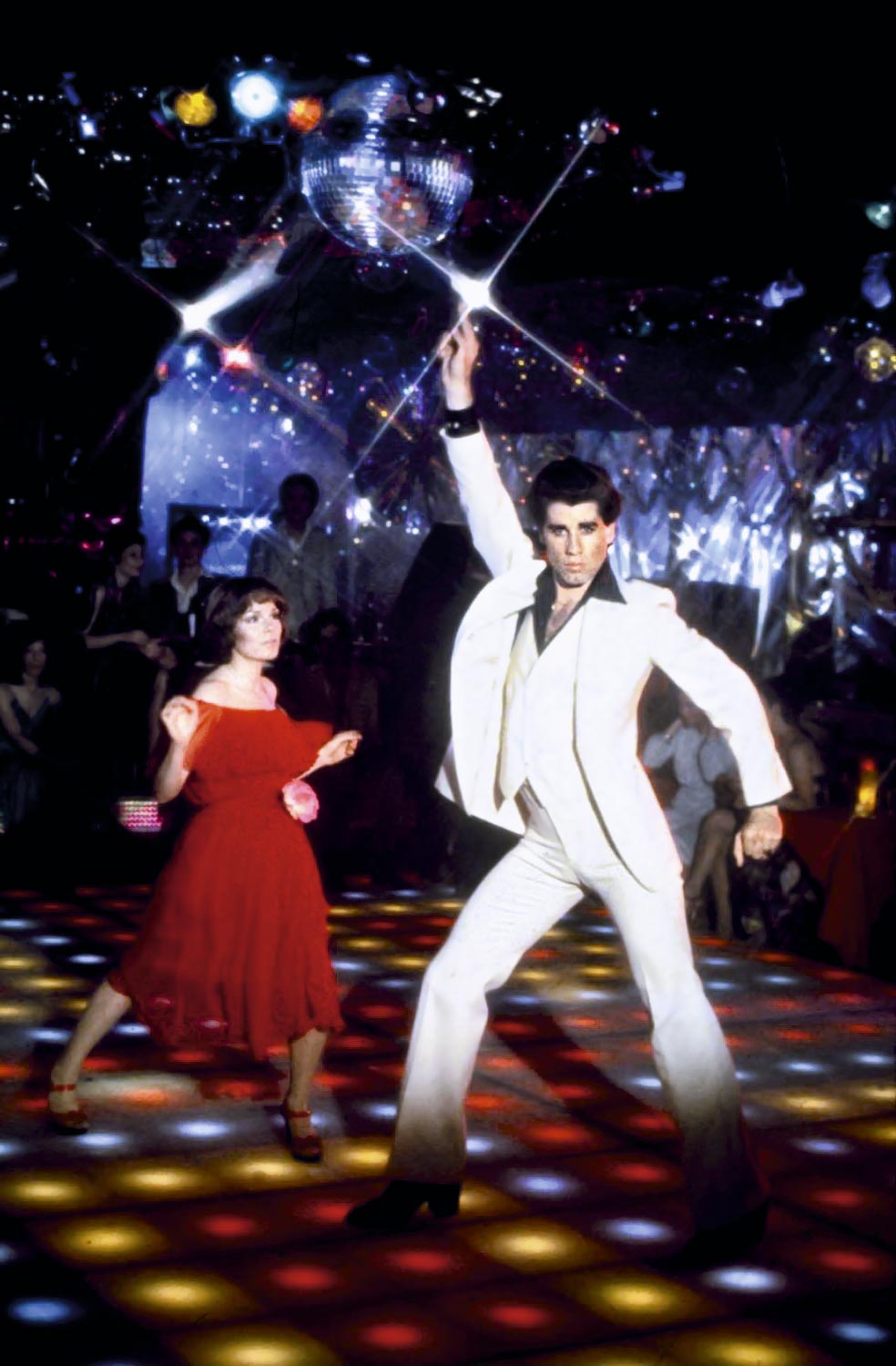 Escena icónica de Fiebre del sábado noche, con John Travolta y Karen Lynn Gorney. Fue la cumbre de la carrera de los Bee Gees. «Ni siquiera nos dejaron ver el guion», recuerda Barry Gibb.