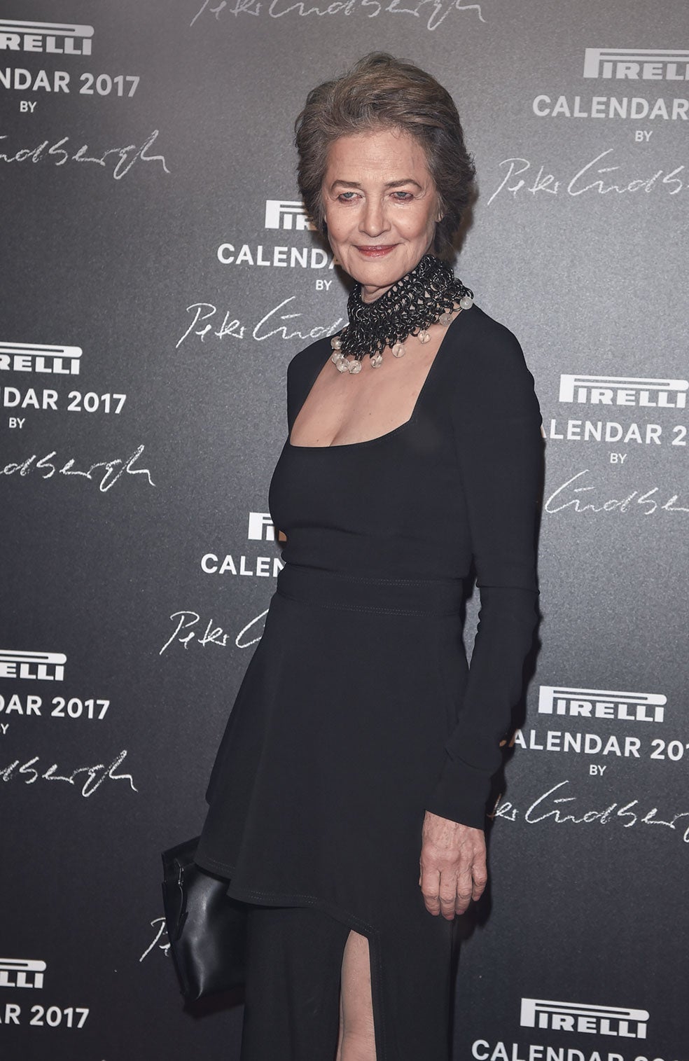 Rampling dice que ella no elige los papeles que interpreta para entretener a la gente. «Los elijo porque suponen un desafío, porque me obligan a superar mis propias barreras». En 2009 posó en un polémico desnudo enfrente de la Mona Lisa para el fotógrafo Juergen Teller y en 2016 lo hizo para el calendario Pirelli.