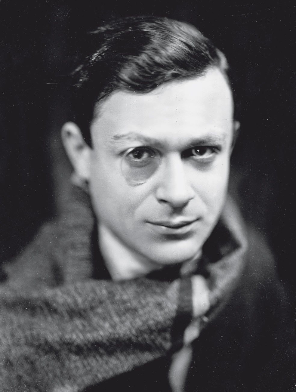 El poeta rumano Tristan Tzara era el más joven de los agitadores del Cabaret Voltaire y acabó liderando el grupo dadaísta.