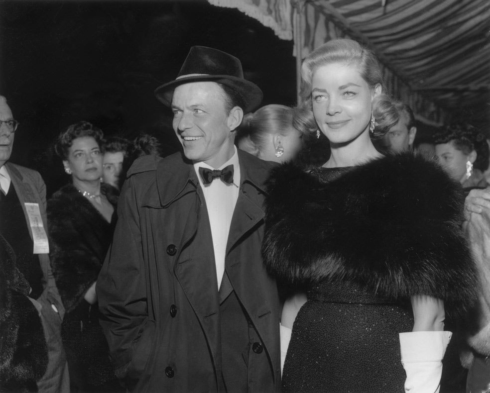 Frank Sinatra era uno de los habituales en casa de los Bogart. Cuando murió Humphrey, Lauren bacall y él vivieron un romance y estuvieron a punto de casarse.
