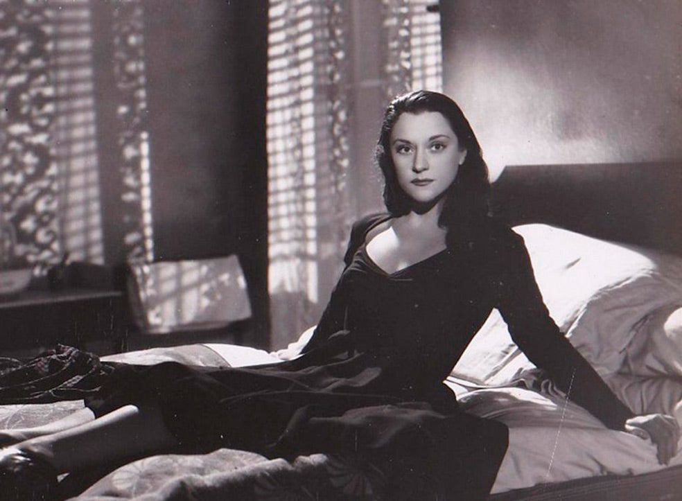 María Casares protagonizó varias obras escritas por Camus, como El Malentendido o Los justos. También interpretó obras de Sartre, Cocteau, Genet...