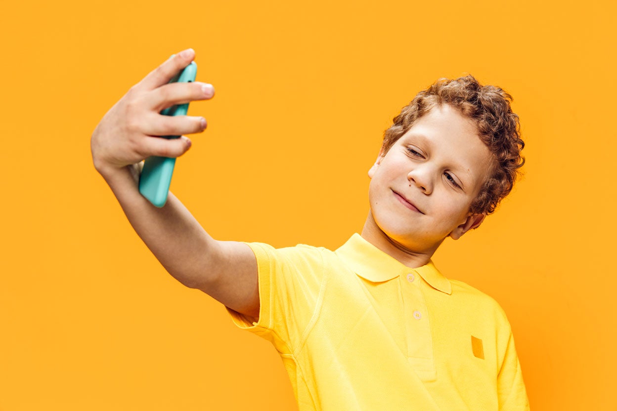 Igual que acostumbramos a nuestros hijos a comer sano desde que son pequeños, con la tecnología sucede lo mismo: si esperamos a la adolescencia para instaurar una conciencia de uso, estaremos llegando tarde, advierten los expertos. Y hay que predicar con el ejemplo... |