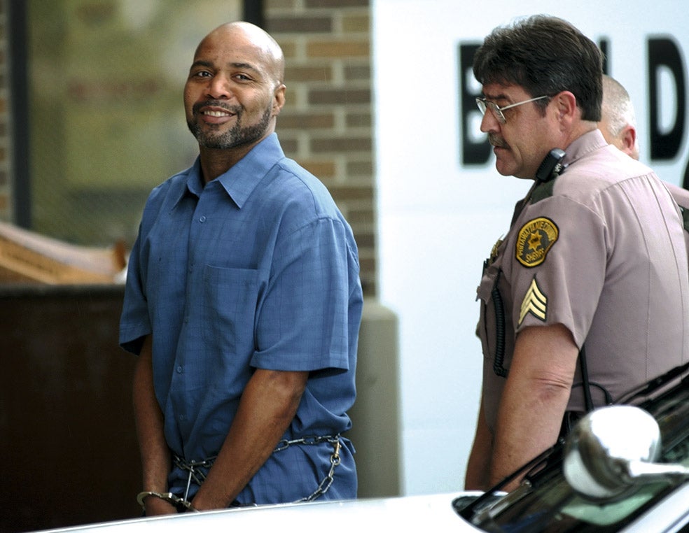 Imagen - Terry Harrington: La verdad que lo hizo librePasó 25 años en prisión acusado de asesinar a un policía en el estado de Iowa. En 2001, la prueba de P300 diseñada por el doctor Farwell determinó que en su cerebro no había rastros del crimen, al tiempo que confirmaba su coartada. Poco después fue liberado y recibió siete millones de dólares de indemnización.