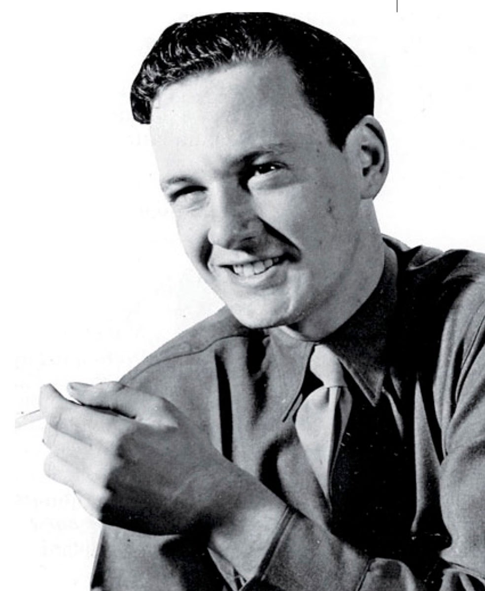 Lee tenía 19 años cuando su país entró en la II Guerra Mundial. Creo manuales y carteles –incluido uno sobre enfermedades venéreas– para el Ejército. De joven, posaba siempre con un cigarrillo en la mano. «Nunca he fumado, pero pensaba que el cigarrillo me daba un aire interesante», confesó a XLSemanal.