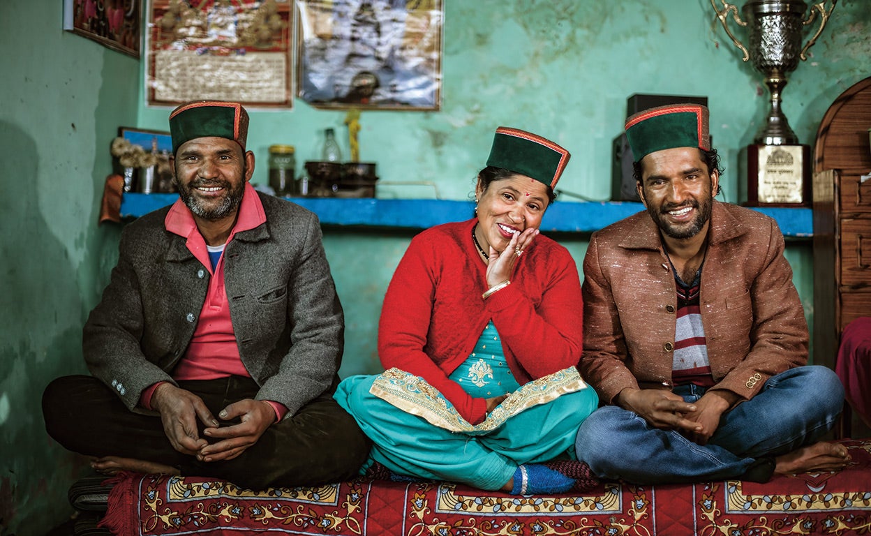 ¿Qué es el amor? La vuelta al mundo en cien parejas... o tríos