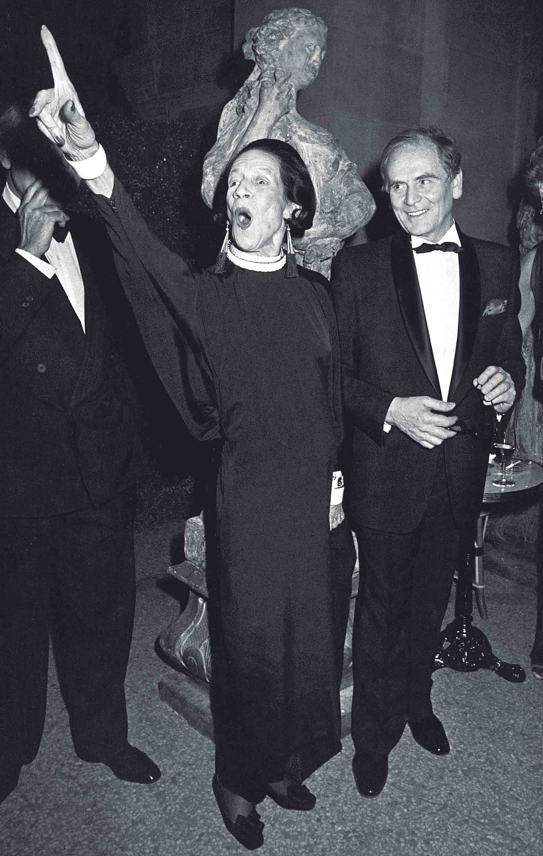 Con un joven pero ya exitoso Pierre Cardin. Diciembre de 1982.