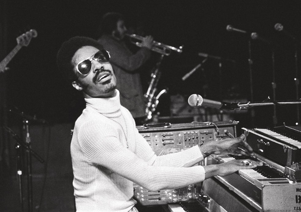 Los científicos llaman groove a esa 'sensación' de que el ritmo se mete en el cuerpo. La Universidad de California ha estudiado cuáles son las canciones más irresistibles y concluyeron que la que mejor lo encarnaba era Superstition, de Stevie Wonder.