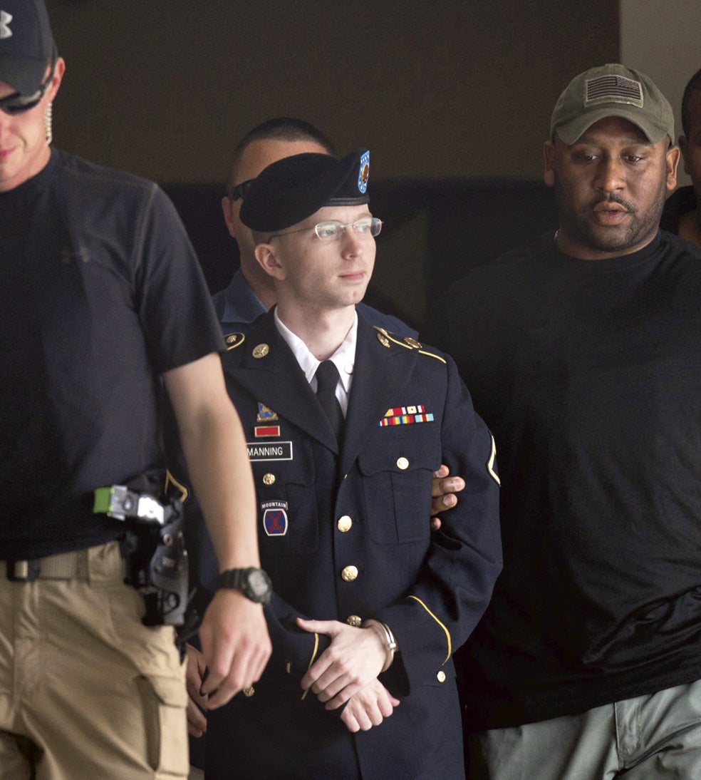El 30 de julio de 2013, Bradley Manning fue condenado a 35 años y expulsado del Ejército.