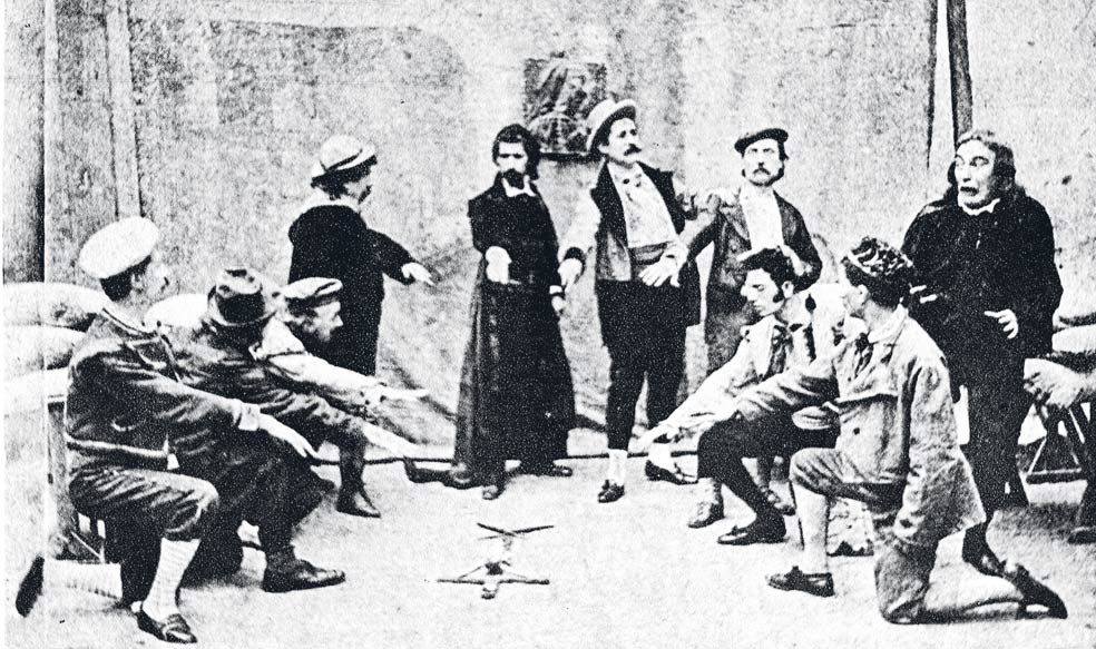 Escena de la obra La fundación de la Camorra, de 1899, donde se representa por primera vez una ceremonia de iniciación mafiosa. La Camorra es la organización que se consolidó en Nápoles; lo mismo que la Cosa Nostra en Sicilia y la 'Ndrangheta en Calabria.