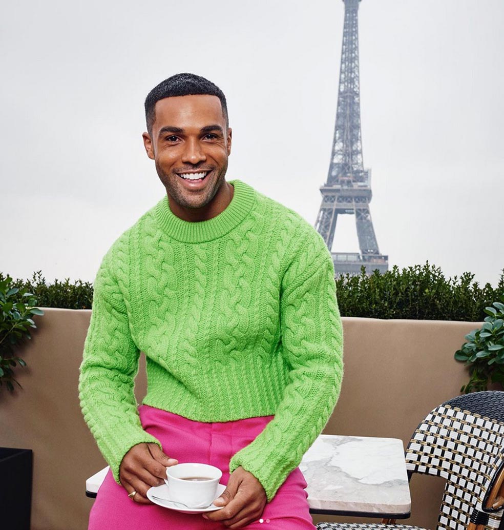 A Lucien Laviscount, famoso por Emily en París, le favorecen la edad (30) y su piel, ya que los productores quieren nuevo Bond para 15 años y que sea el primero negro. Juega en su contra haber pasado por Gran Hermano.