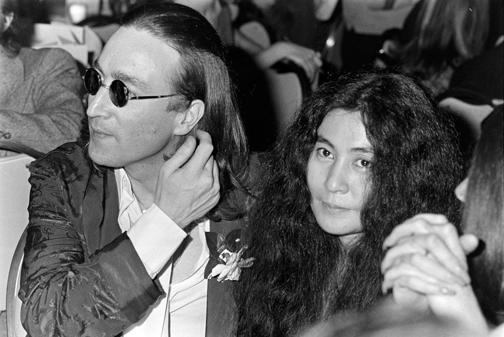 John y Yoko en 1975, cuando recuperaron su relación tras 'el affaire' May Pang.