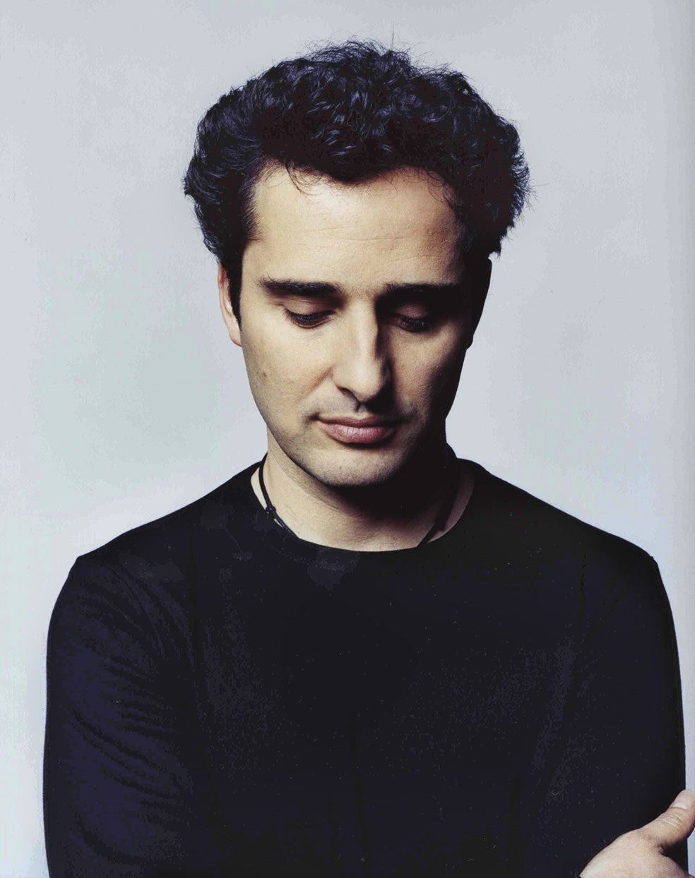 Arriba, Drexler con 41 años, en la portada de su disco Eco2, de 2005. Ahora arrasa con Tinta y tiempo, su decimoquinto álbum de studio y ganador de 7 Grammy Latinos en 2022. Lo presentará el 28 de enero en el WiZink Center de Madrid.