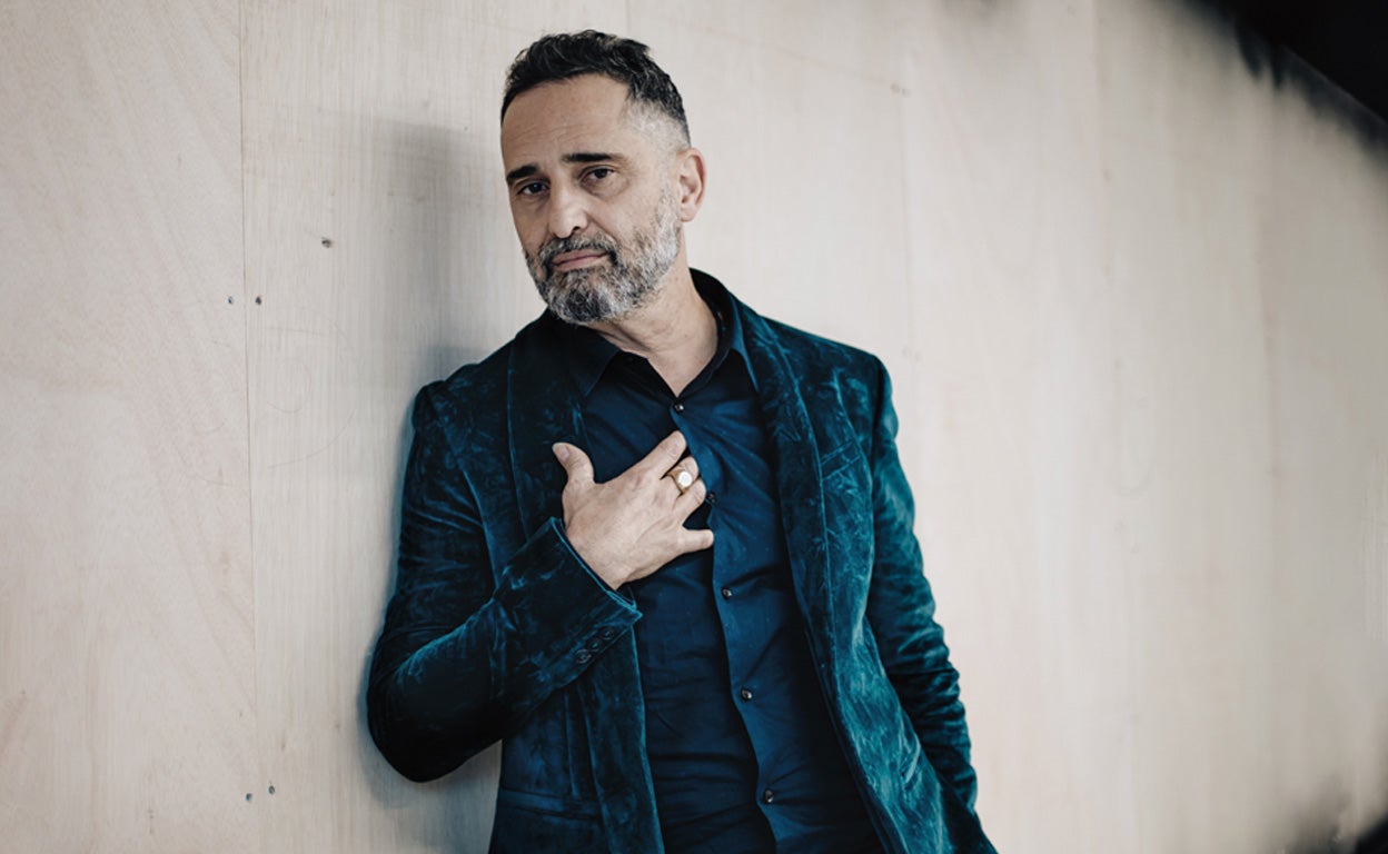 Drexler posa para XLSemanal en las oficinas de su discográfica, en Madrid. El músico uruguayo ha compuesto canciones para artistas como Mercedes Sosa, Maria Rita, Pablo Milanés, Neneh Cherry, Shakira, Adriana Varela, Bajofondo Tango Club...